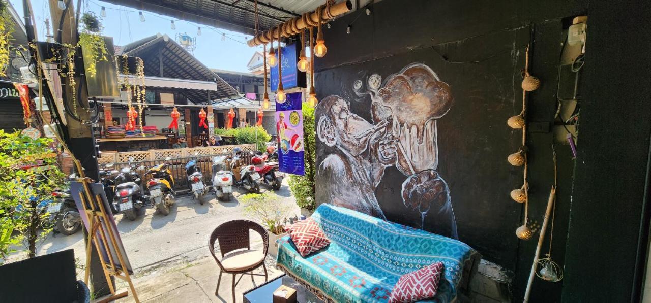 Funky Monkey Cnx - Guesthouse Chiang Mai Eksteriør bilde