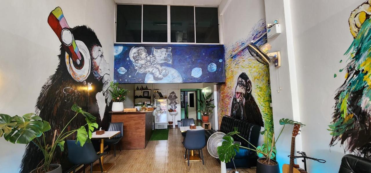 Funky Monkey Cnx - Guesthouse Chiang Mai Eksteriør bilde